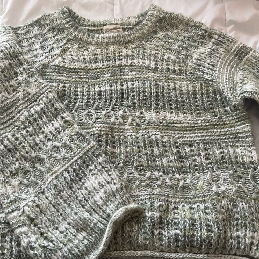 universal thread sweater